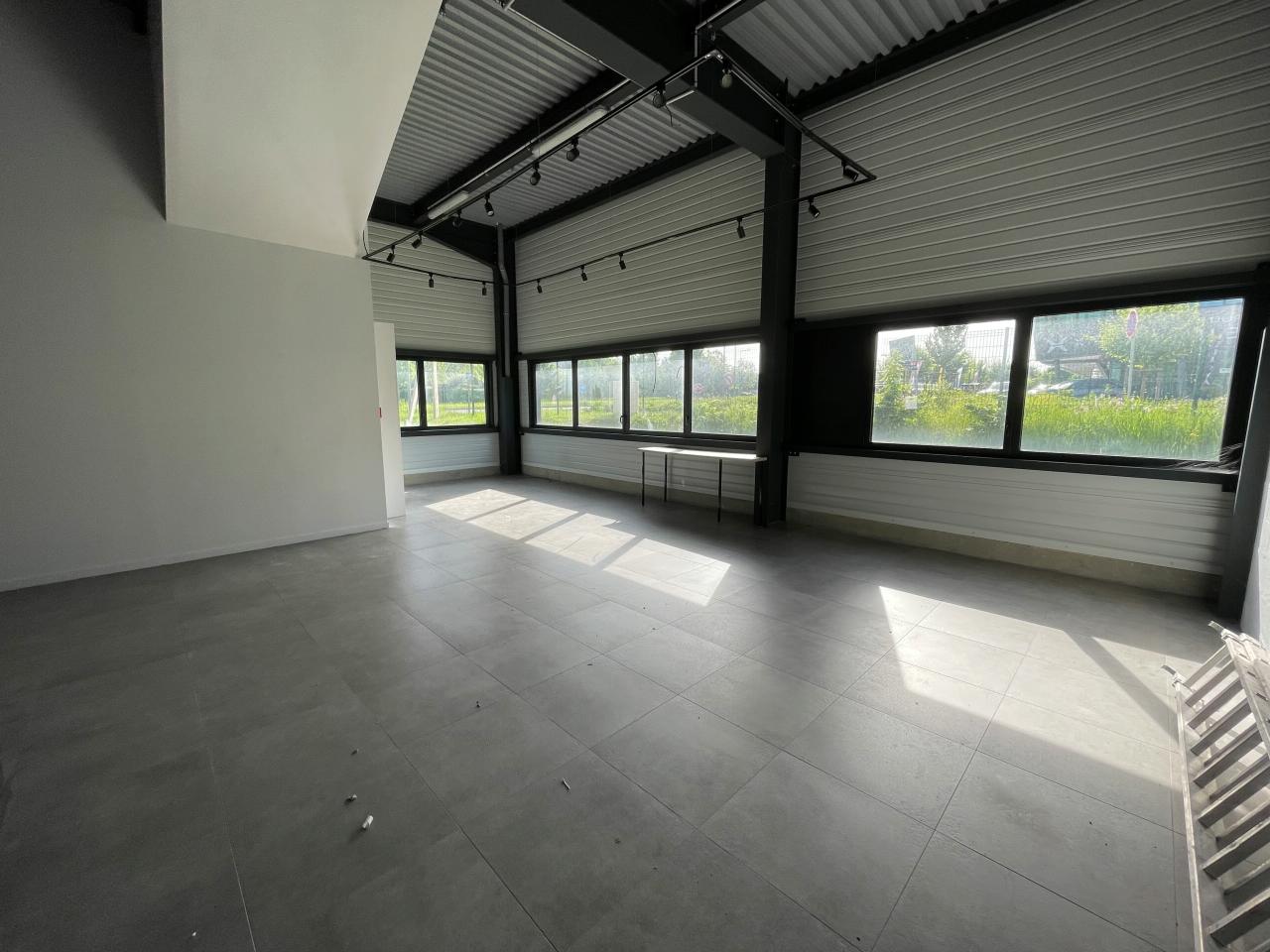 Local d'activité Chanteloup-en-Brie 213m² Location local d'activité Chanteloup-en-Brie Seine-et-Marne OLACT2425979 1